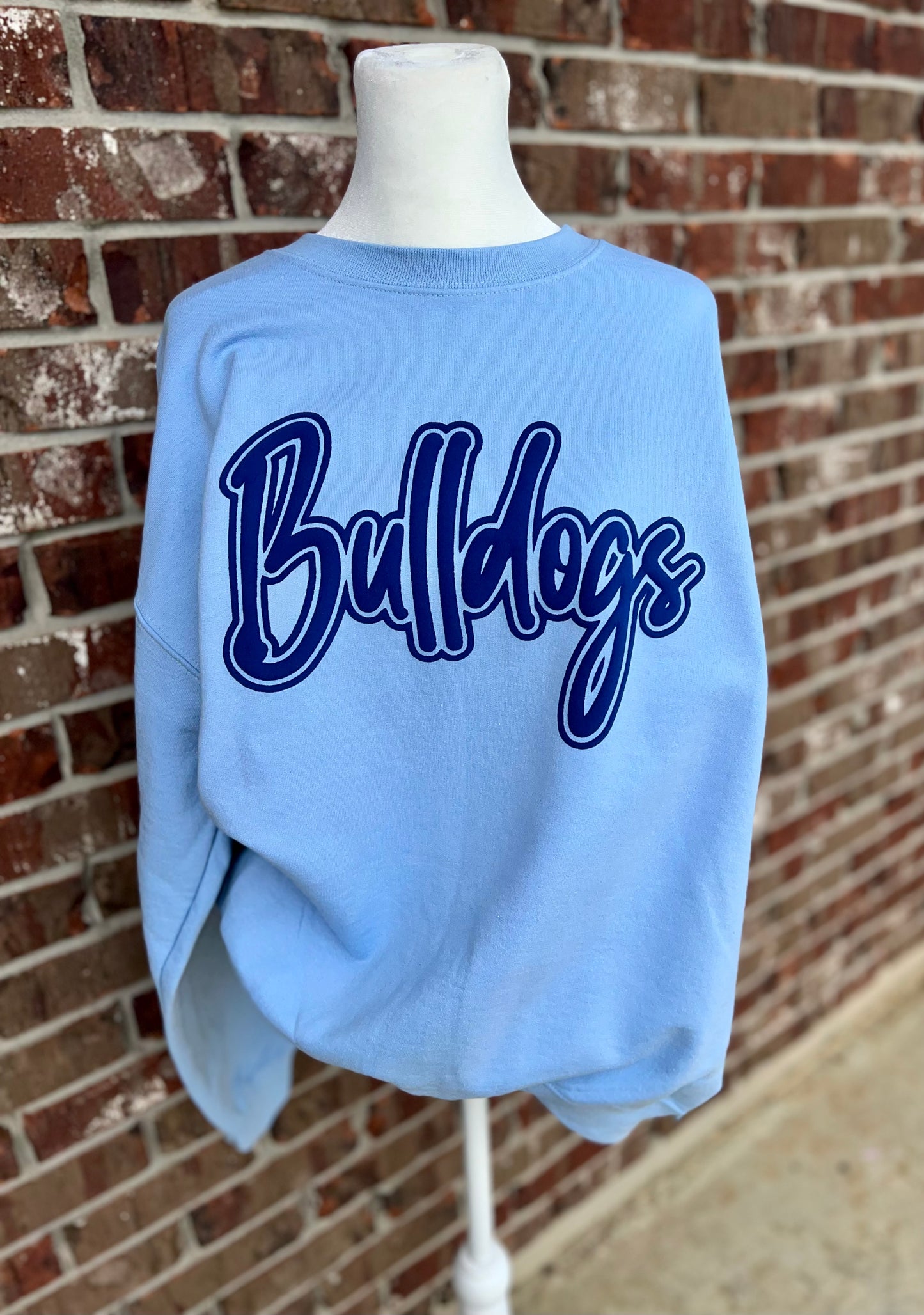 Bulldogs outlined (royal puff)